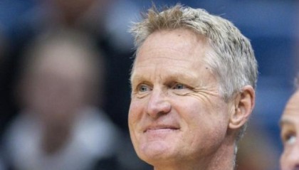 欧亿体育-科尔暗示替补与否取决于保罗 不怀疑会与勇士续约