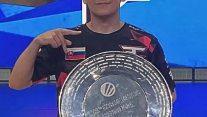 🎮OverDrive：NaVi想签下frozen，但FaZe拒绝放人