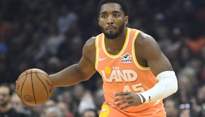 火力压制！米切尔滑翔上篮再中 骑士19-4再度打停黄蜂